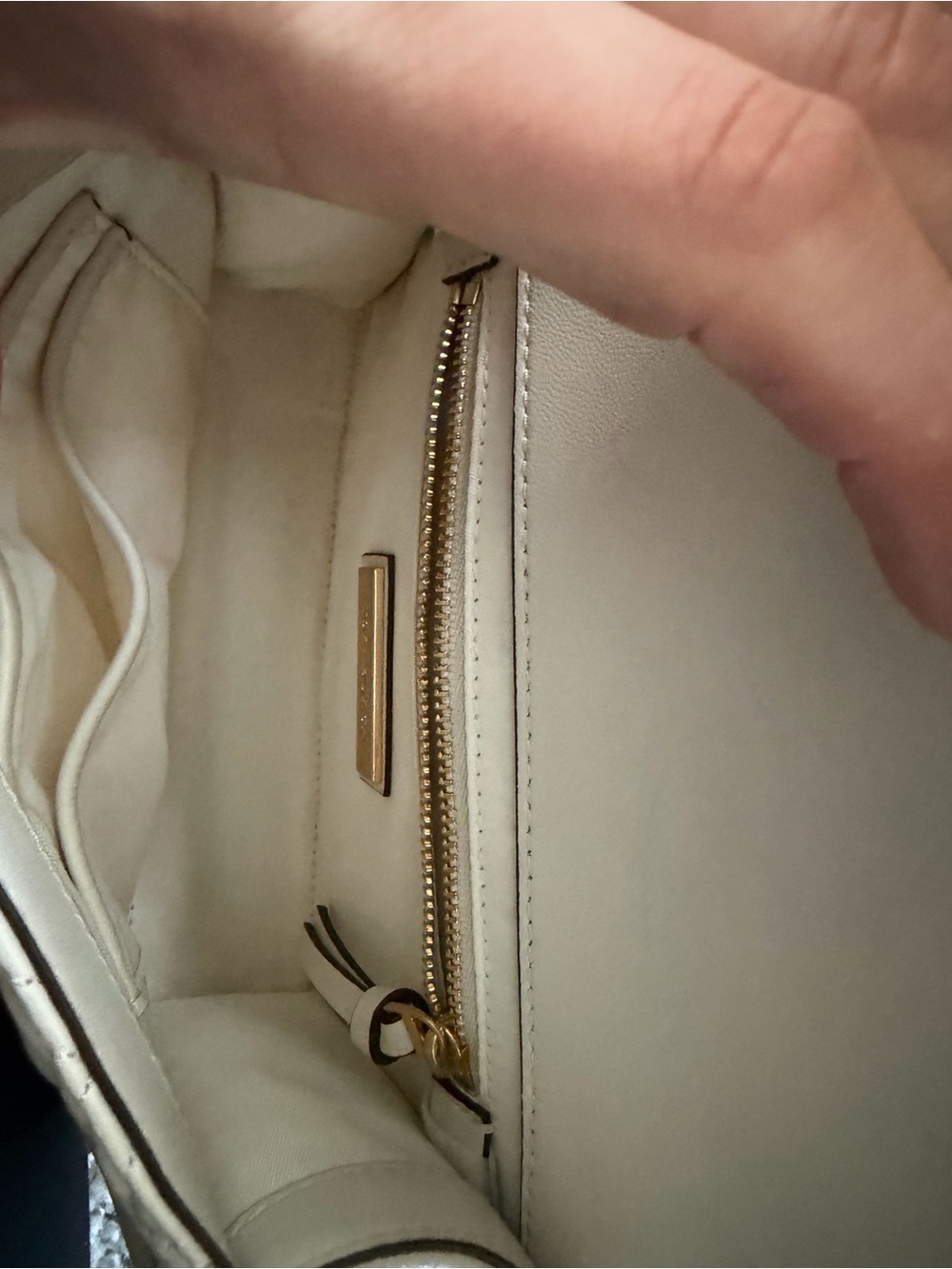 Tory Burch Cream Quilted Leather Crossbody with Gold Chain - Picture 5 of 5